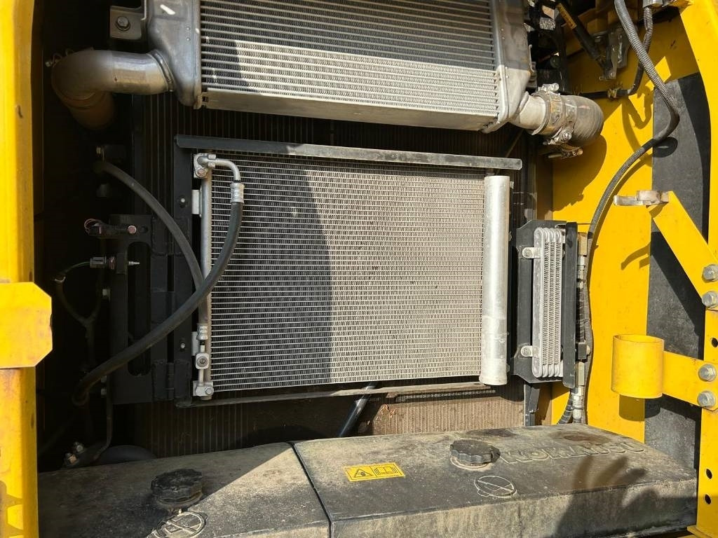 Crawler excavator KOMATSU PC210 LC-11: picture 13