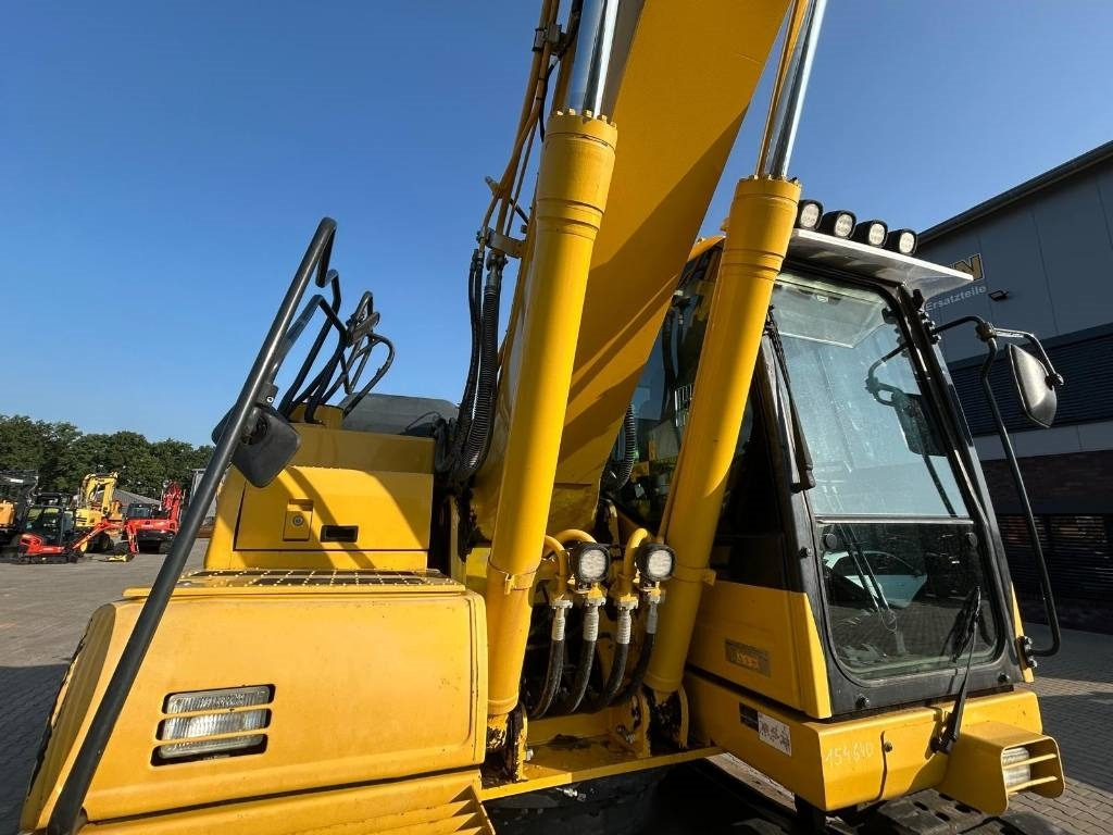Crawler excavator KOMATSU PC210 LC-11: picture 15