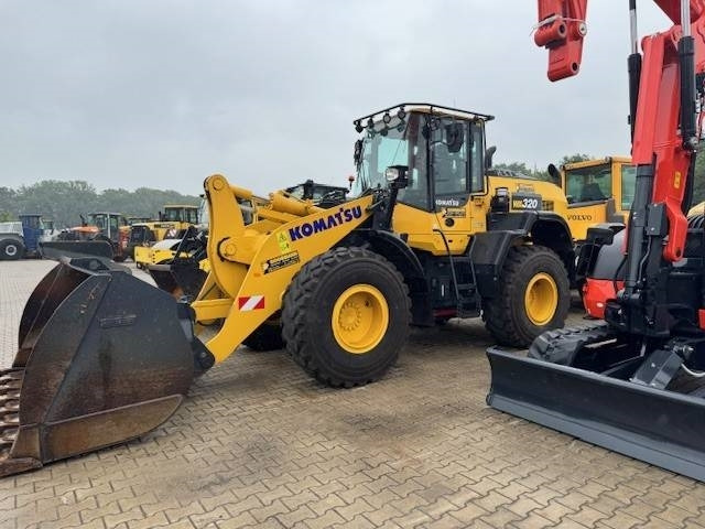 Komatsu WA 320 - Wheel loader: picture 1 Komatsu WA 320 - Wheel loader: picture 1