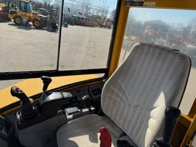 Mini excavator Volvo ECR 38: picture 12