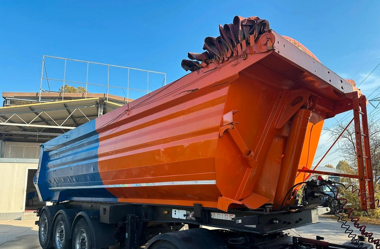 Semirimorchio ribaltabile Adige - Tipper semi-trailer: picture 2 Semirimorchio ribaltabile Adige - Tipper semi-trailer: picture 2