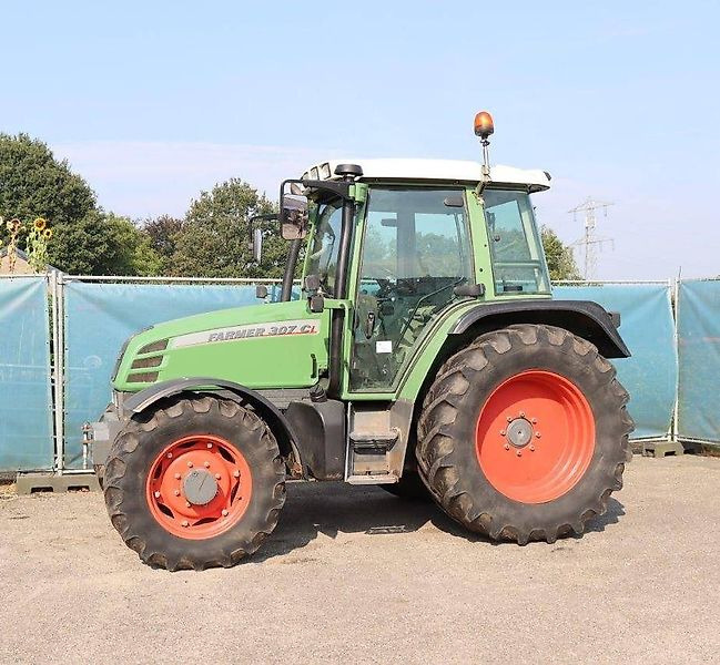 Farm tractor Fendt 307 C: picture 1