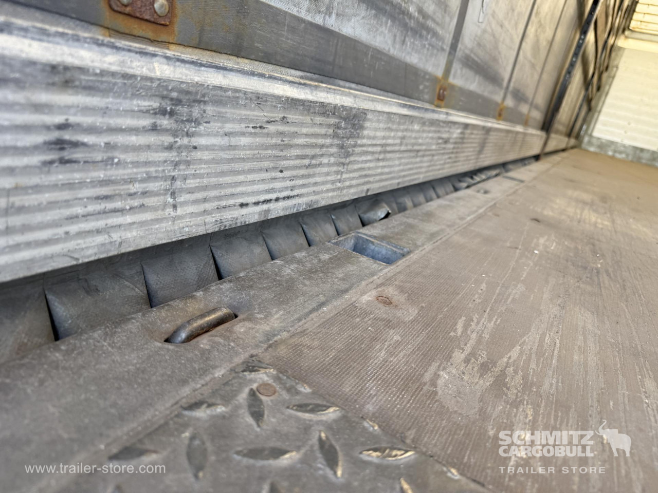 SCHMITZ Curtainsider Standard - Curtainsider semi-trailer: picture 3 SCHMITZ Curtainsider Standard - Curtainsider semi-trailer: picture 3
