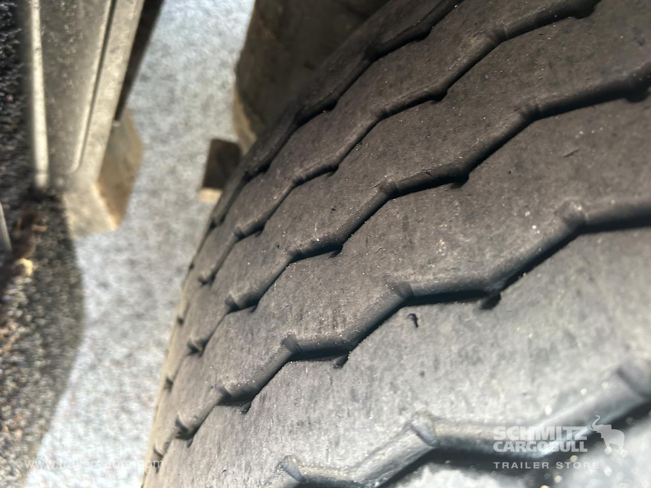 SCHMITZ Curtainsider Standard - Curtainsider semi-trailer: picture 4 SCHMITZ Curtainsider Standard - Curtainsider semi-trailer: picture 4