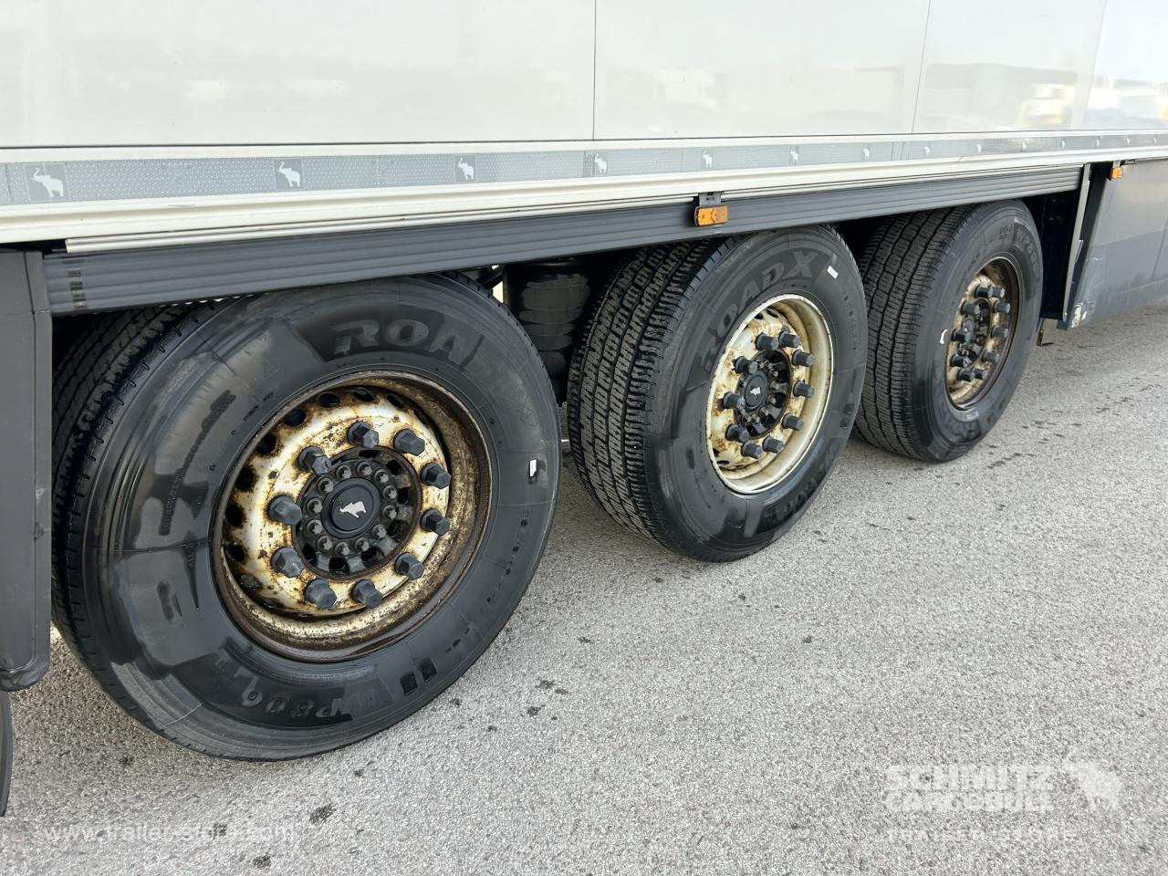 SCHMITZ Reefer Multitemp Double deck Taillift - Isothermal semi-trailer: picture 2 SCHMITZ Reefer Multitemp Double deck Taillift - Isothermal semi-trailer: picture 2