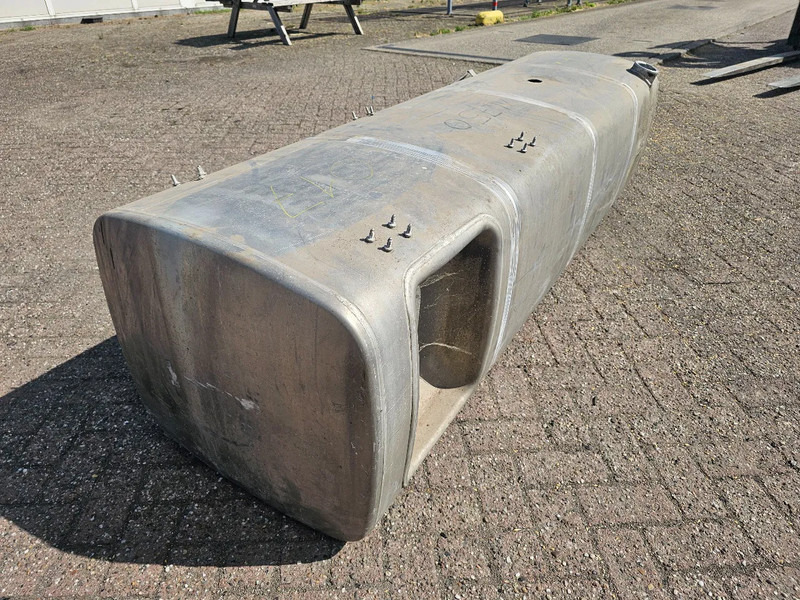 DAF Dieseltank - 1944801 - 845 Liter L68 B230 H63 - Fuel tank for Truck: picture 4 DAF Dieseltank - 1944801 - 845 Liter L68 B230 H63 - Fuel tank for Truck: picture 4