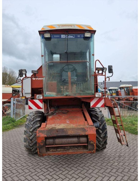 Laverda 3500 - Combine harvester: picture 2 Laverda 3500 - Combine harvester: picture 2