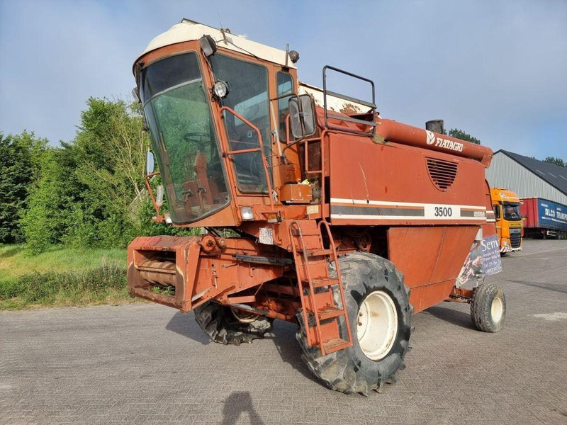 Laverda 3500 - Combine harvester: picture 1 Laverda 3500 - Combine harvester: picture 1