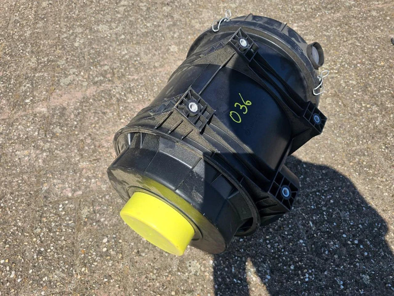 MAN Luchtfilterhuis - Air intake system: picture 3 MAN Luchtfilterhuis - Air intake system: picture 3