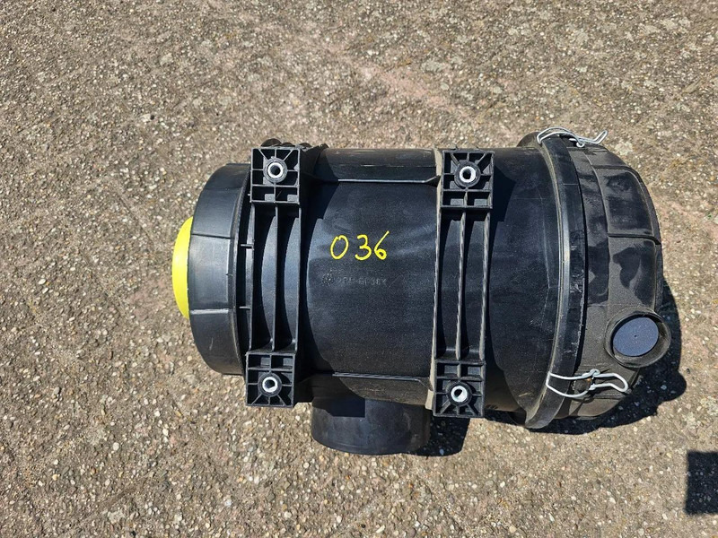 MAN Luchtfilterhuis - Air intake system: picture 2 MAN Luchtfilterhuis - Air intake system: picture 2