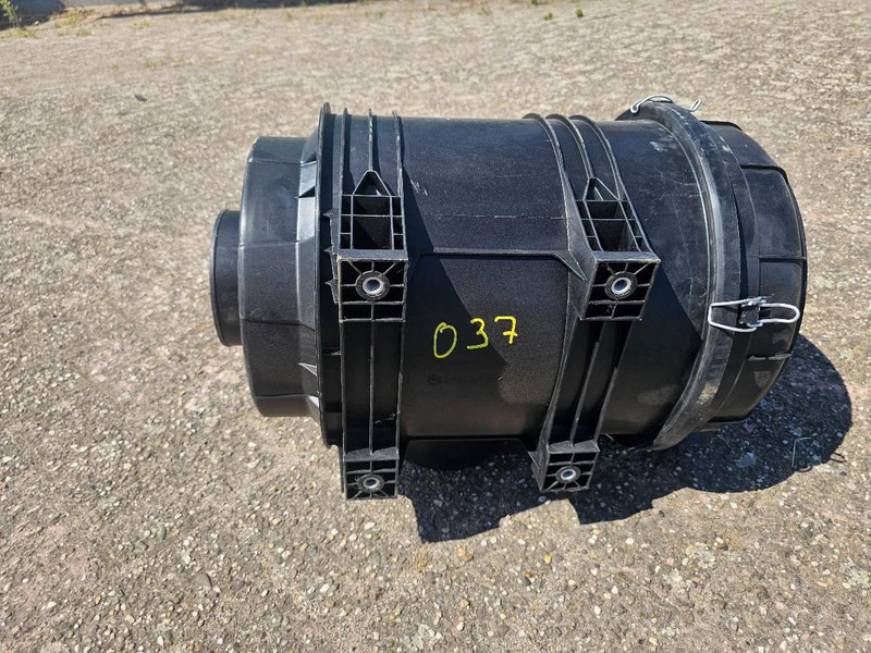 MAN Luchtfilterhuis - Air intake system: picture 2 MAN Luchtfilterhuis - Air intake system: picture 2