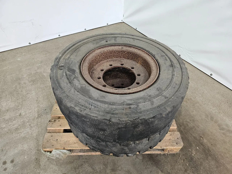 Michelin FULL RUBBER - 315/80R22.5 - Tire for Truck: picture 1 Michelin FULL RUBBER - 315/80R22.5 - Tire for Truck: picture 1