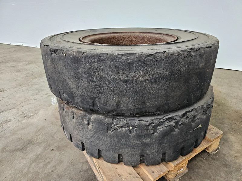 Michelin FULL RUBBER - 315/80R22.5 - Tire for Truck: picture 5 Michelin FULL RUBBER - 315/80R22.5 - Tire for Truck: picture 5