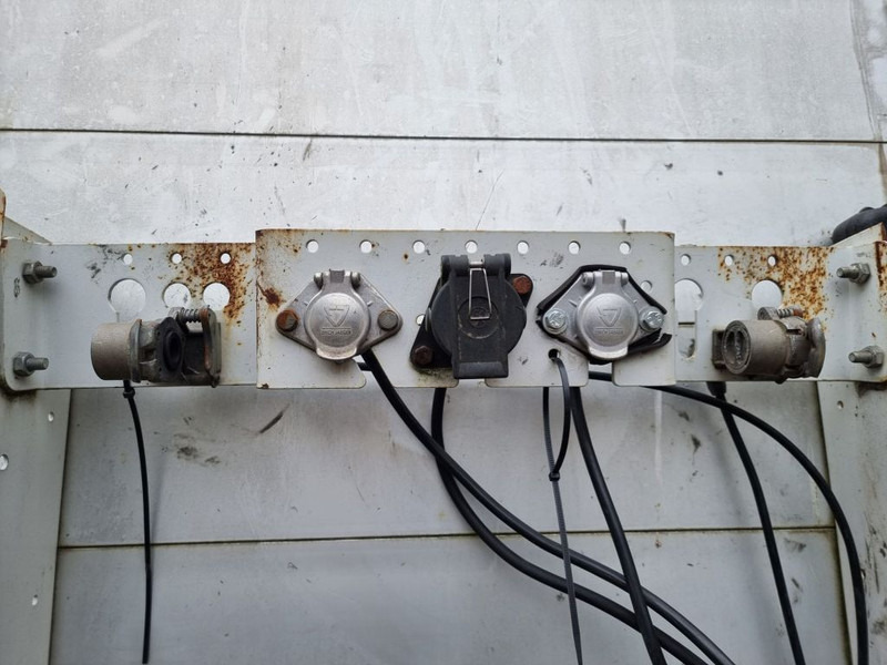 Dropside/ Flatbed semi-trailer Schmitz Cargobull SCS24: picture 12 Dropside/ Flatbed semi-trailer Schmitz Cargobull SCS24: picture 12