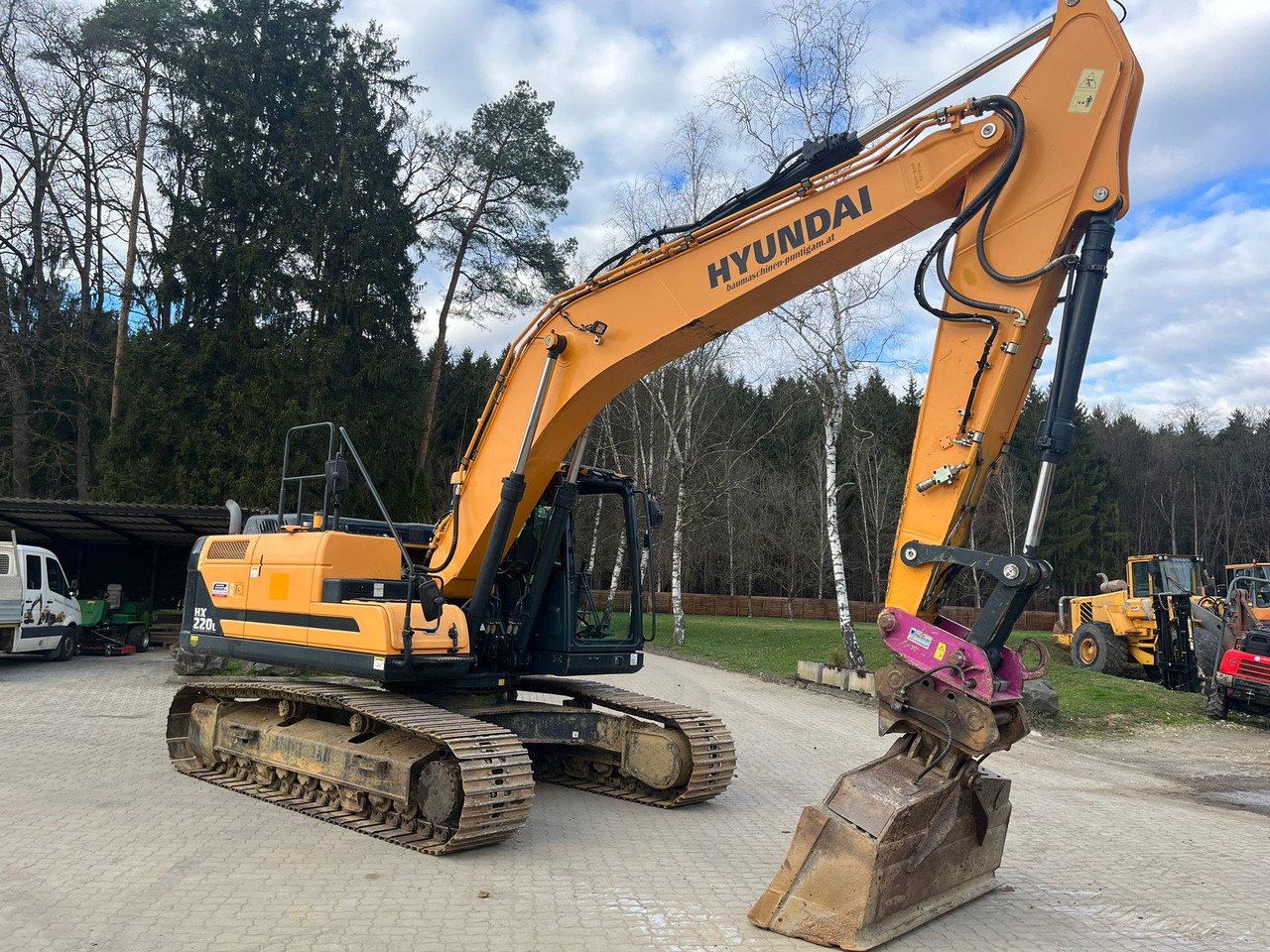 HYUNDAI HX 220 L - Crawler excavator: picture 3 HYUNDAI HX 220 L - Crawler excavator: picture 3