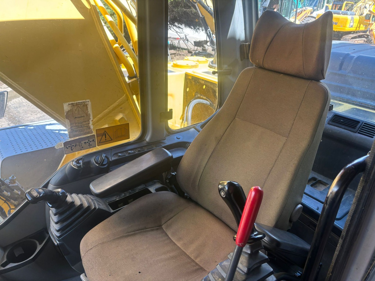 Leasing of NEW HOLLAND Kobelco E 215 B NEW HOLLAND Kobelco E 215 B: picture 11 Leasing of NEW HOLLAND Kobelco E 215 B NEW HOLLAND Kobelco E 215 B: picture 11