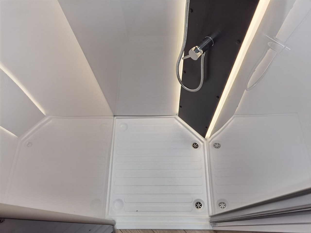 Semi-integrated motorhome Chausson 640 TITANIUM /- 2026 - / XXL - HUBBETT & RAUMBAD: picture 17