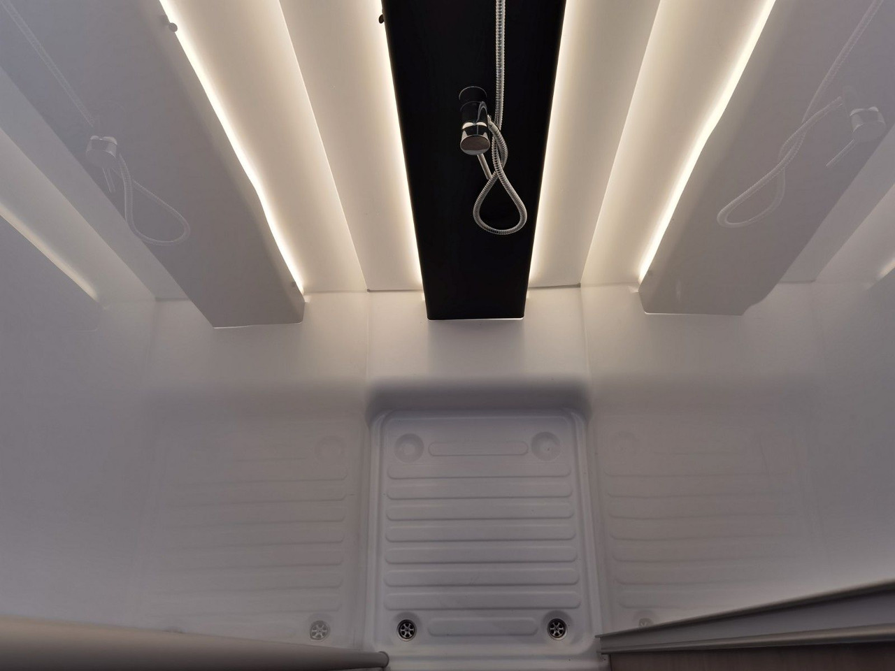 Semi-integrated motorhome Chausson 650 TITANIUM / -2026- / 165PS-8G. / AHK/ HUBBETT: picture 23 Semi-integrated motorhome Chausson 650 TITANIUM / -2026- / 165PS-8G. / AHK/ HUBBETT: picture 23