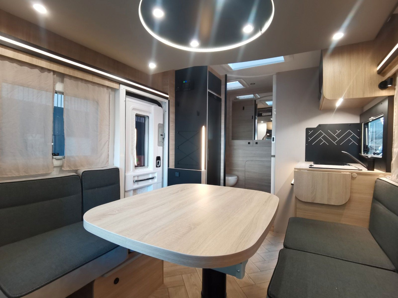 Semi-integrated motorhome Chausson 650 TITANIUM / -2026- / 165PS-8G. / AHK/ HUBBETT: picture 14 Semi-integrated motorhome Chausson 650 TITANIUM / -2026- / 165PS-8G. / AHK/ HUBBETT: picture 14