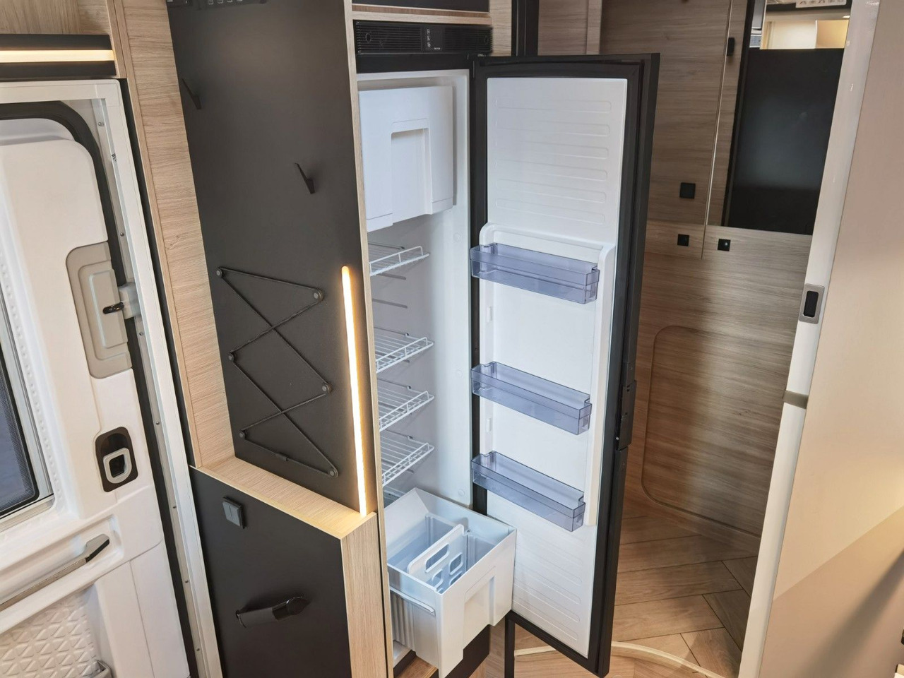 Semi-integrated motorhome Chausson 650 TITANIUM / -2026- / 165PS-8G. / AHK/ HUBBETT: picture 19 Semi-integrated motorhome Chausson 650 TITANIUM / -2026- / 165PS-8G. / AHK/ HUBBETT: picture 19