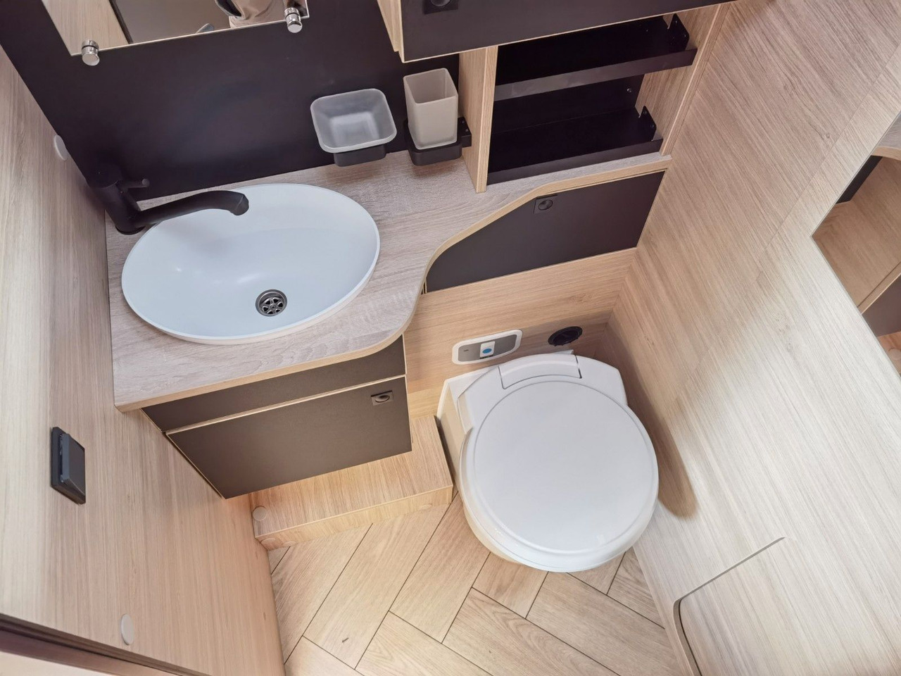 Semi-integrated motorhome Chausson 650 TITANIUM / -2026- / 165PS-8G. / AHK/ HUBBETT: picture 24 Semi-integrated motorhome Chausson 650 TITANIUM / -2026- / 165PS-8G. / AHK/ HUBBETT: picture 24