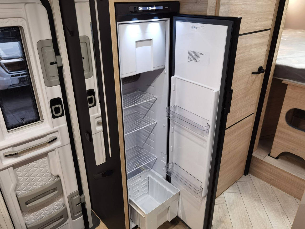 Semi-integrated motorhome Chausson 777 ETAPE LINE / -2025- / 165PS /  EINZELBETTEN: picture 16