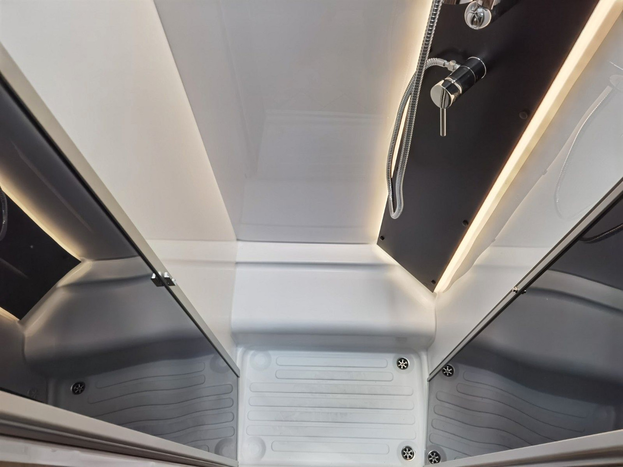 Semi-integrated motorhome Chausson 777 ETAPE LINE / -2025- / 165PS /  EINZELBETTEN: picture 20
