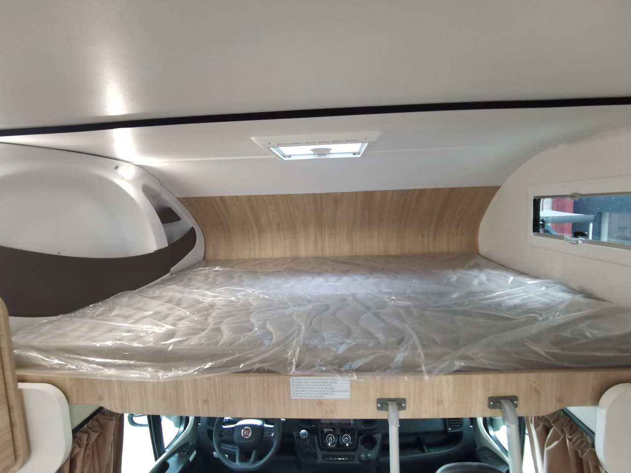 Alcove motorhome Chausson C 727 FIRST LINE /140PS / EINZELBETTEN & ALKOVEN: picture 19