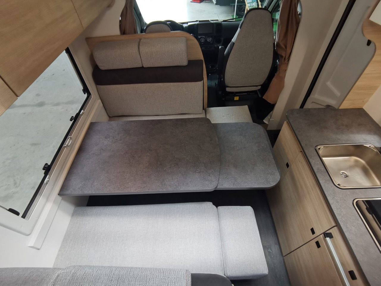 Alcove motorhome Chausson C 727 FIRST LINE /140PS / EINZELBETTEN & ALKOVEN: picture 14