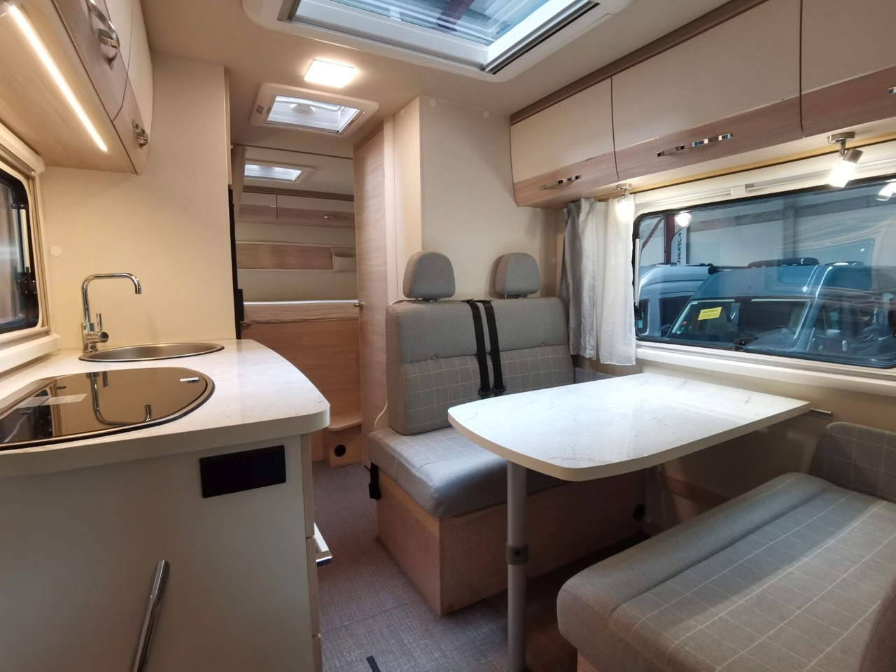 Alcove motorhome Eura Mobil ACTIVA ONE 690 HB / 180PS-40H MAXI/ PANORAMADACH: picture 16