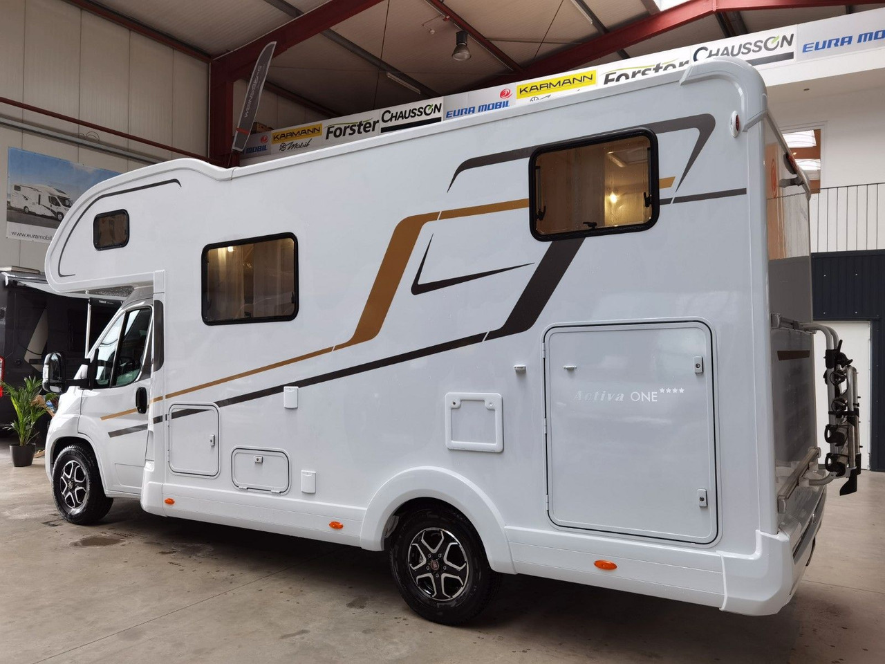 Eura Mobil ACTIVA ONE 690 HB / 180PS-40H MAXI/ PANORAMADACH - Alcove motorhome: picture 5 Eura Mobil ACTIVA ONE 690 HB / 180PS-40H MAXI/ PANORAMADACH - Alcove motorhome: picture 5