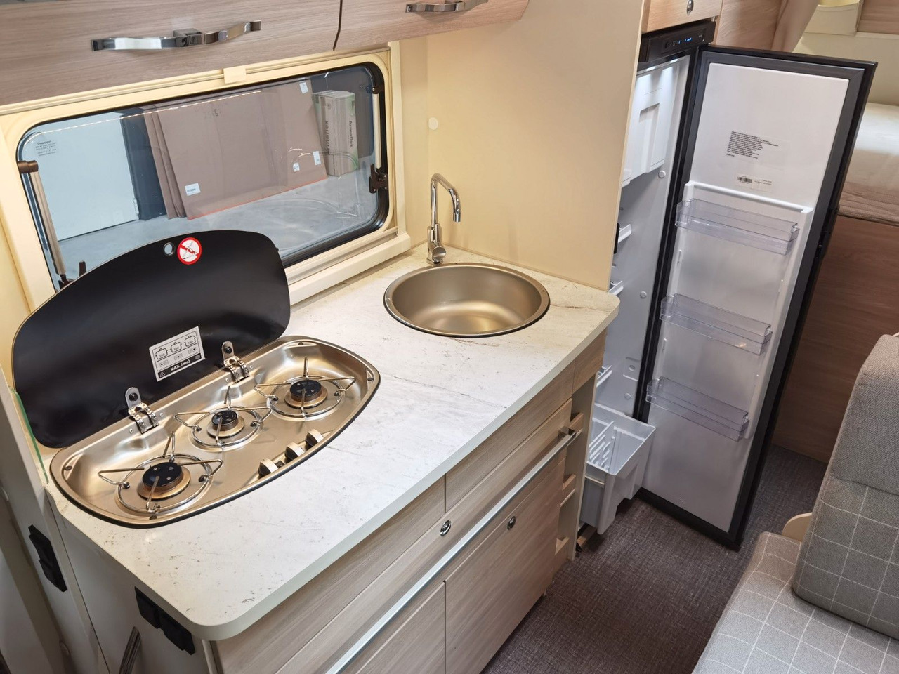 Alcove motorhome Eura Mobil ACTIVA ONE 690 HB / 180PS-40H MAXI/ PANORAMADACH: picture 17