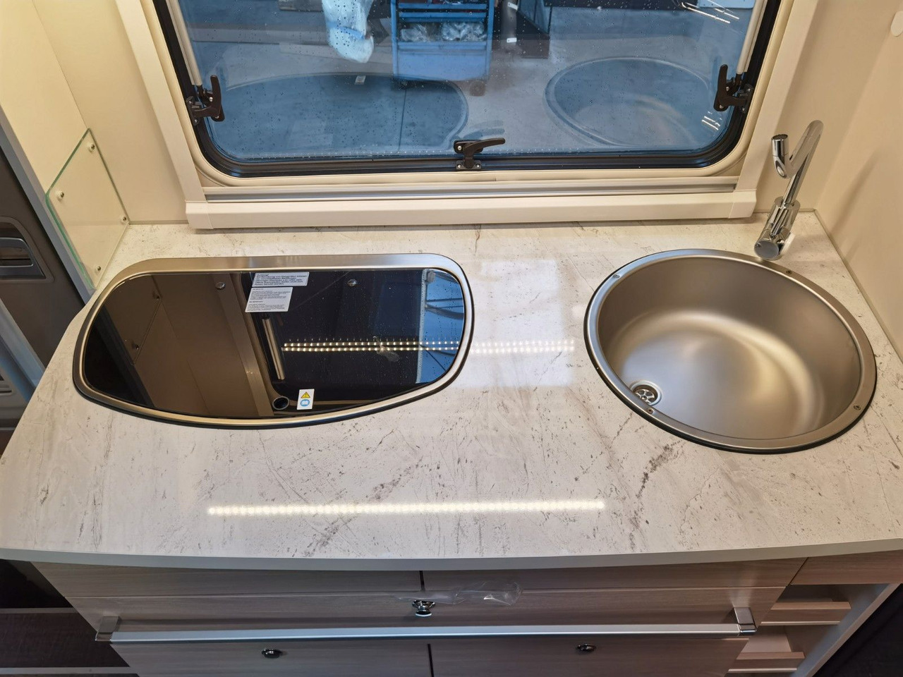 Alcove motorhome Eura Mobil ACTIVA ONE 690 HB / 180PS-9G AUTOMATIK -40H MAXI: picture 17