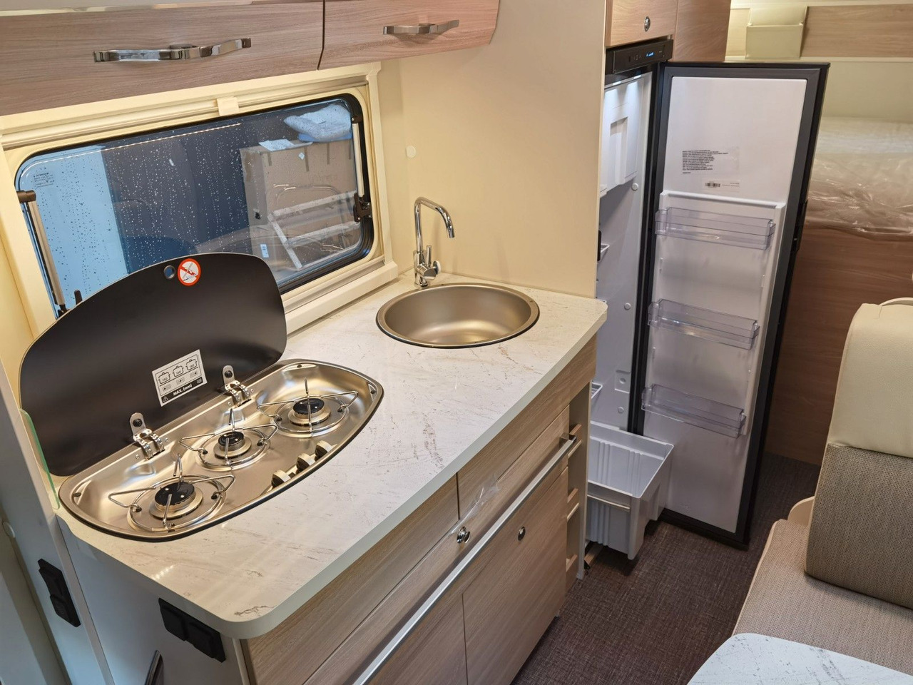 Alcove motorhome Eura Mobil ACTIVA ONE 690 HB / 180PS-9G AUTOMATIK -40H MAXI: picture 15