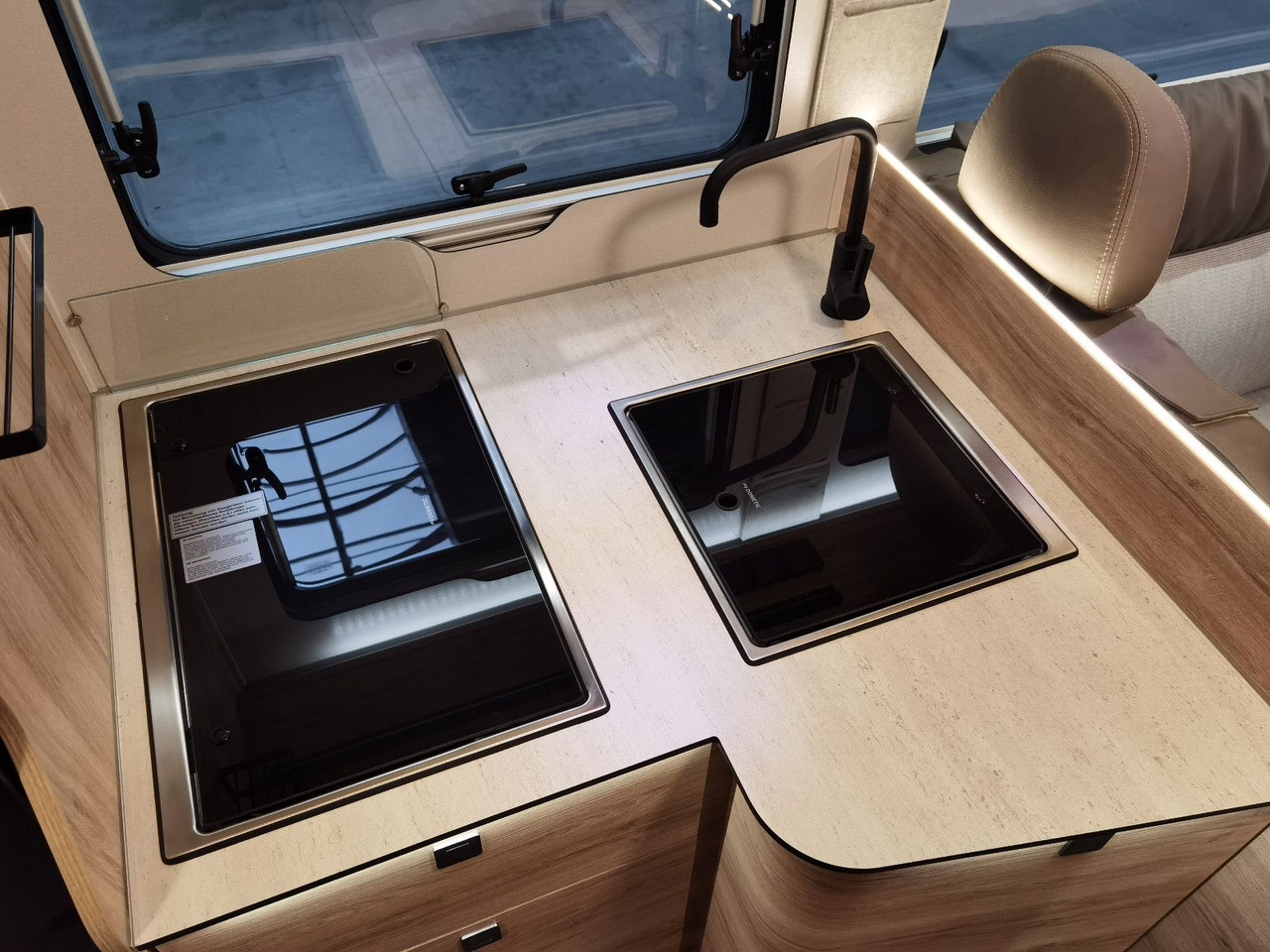 Leasing of  Eura Mobil PROFILA T 695 EB / 140PS/ MONDIAL / EINZELBETTEN Eura Mobil PROFILA T 695 EB / 140PS/ MONDIAL / EINZELBETTEN: picture 16