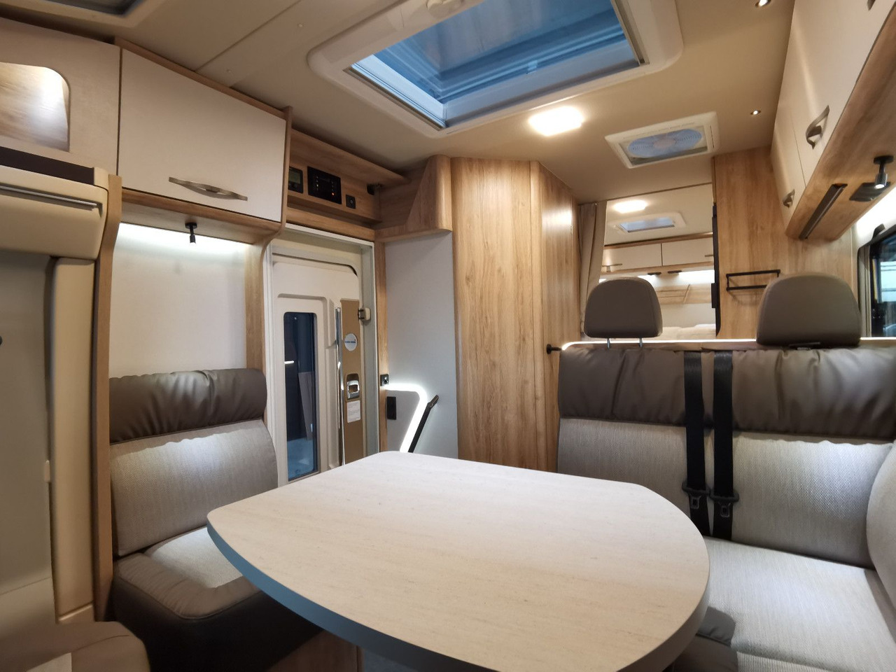 Leasing of  Eura Mobil PROFILA T 695 EB / 140PS/ MONDIAL / EINZELBETTEN Eura Mobil PROFILA T 695 EB / 140PS/ MONDIAL / EINZELBETTEN: picture 15