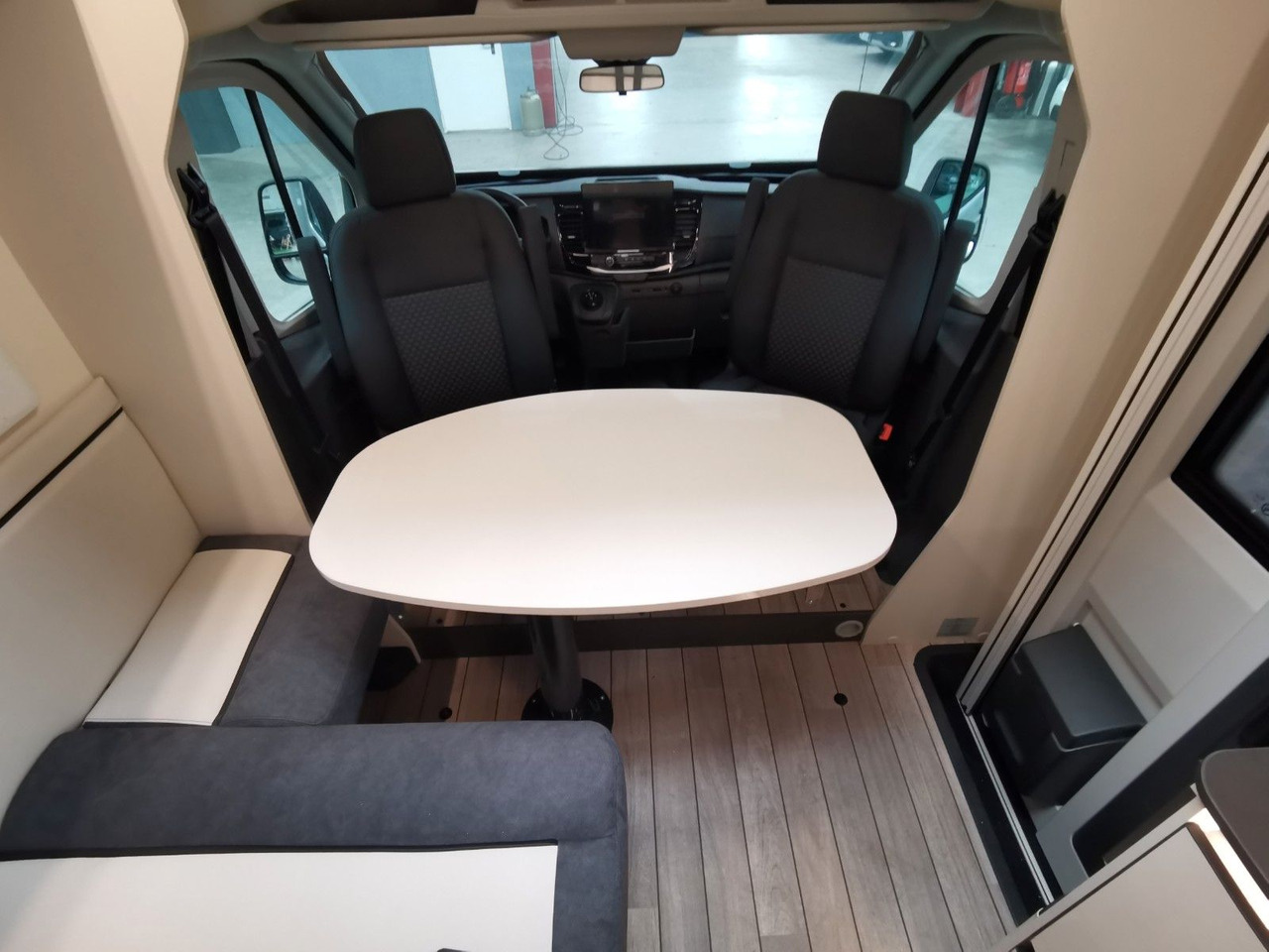 Semi-integrated motorhome Forster T 669 EBN COUPÈ / -2025-/165PS/ SILVER - EDITION: picture 13
