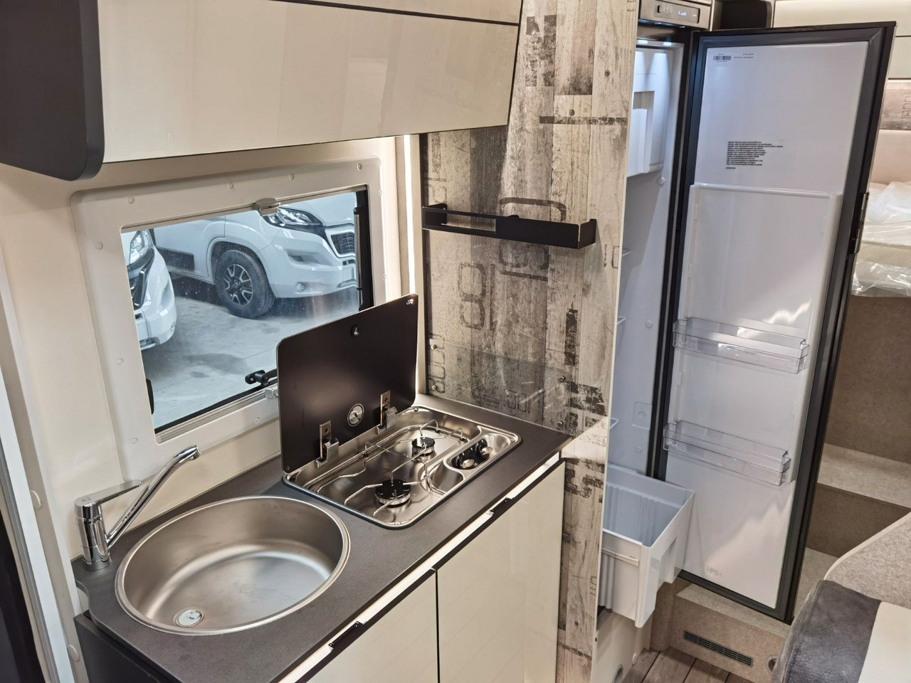 Semi-integrated motorhome Forster T 669 EBN COUPÈ / -2025-/165PS/ SILVER - EDITION: picture 15