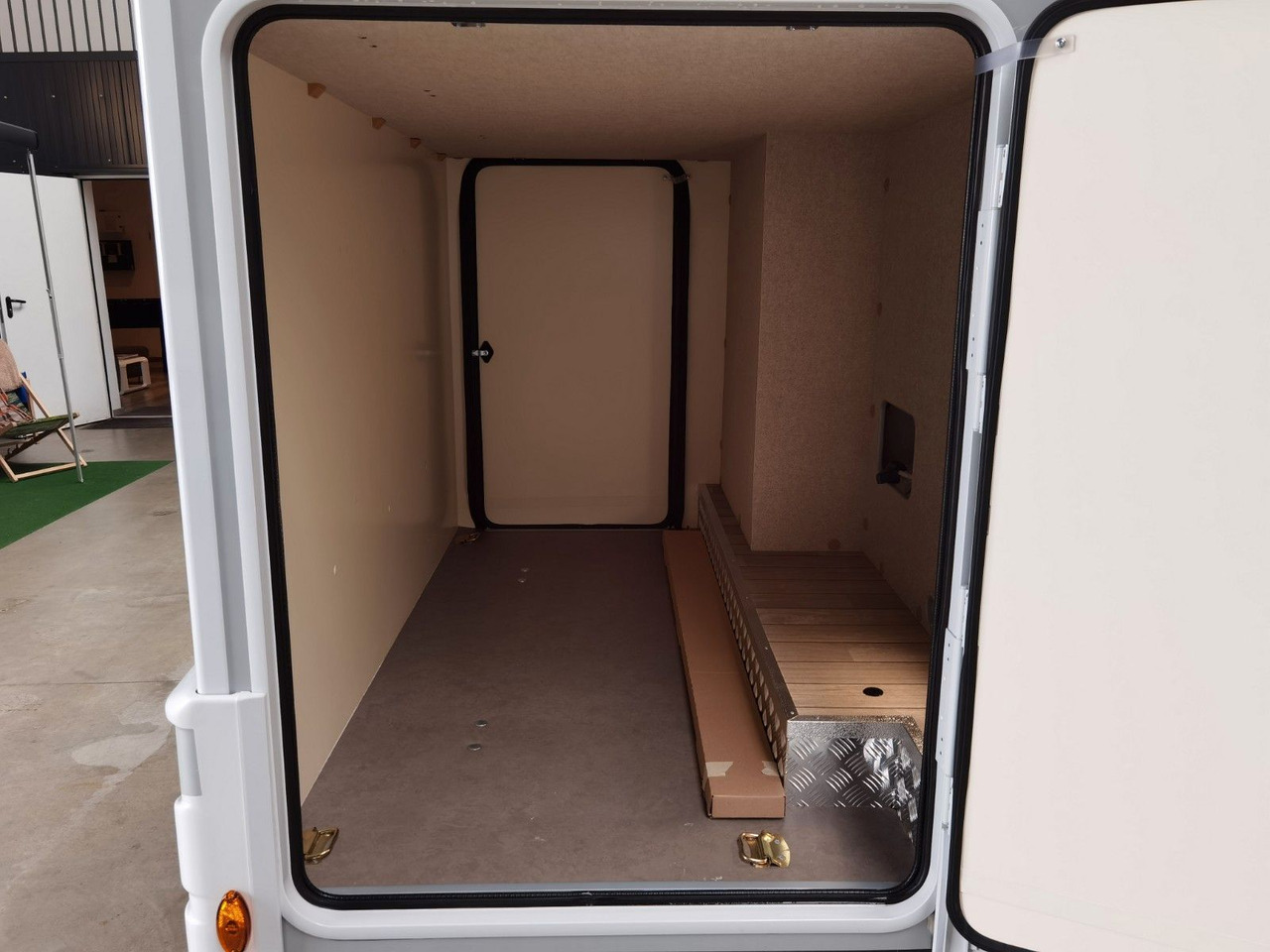 Semi-integrated motorhome Forster T 669 EBN COUPÈ / -2025-/165PS/ SILVER - EDITION: picture 9