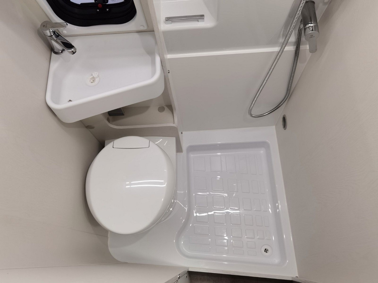 Leasing of  Karmann DAVIS 590 TRENDSTYLE / -2026- / 140PS- AUTOMATIK Karmann DAVIS 590 TRENDSTYLE / -2026- / 140PS- AUTOMATIK: picture 20