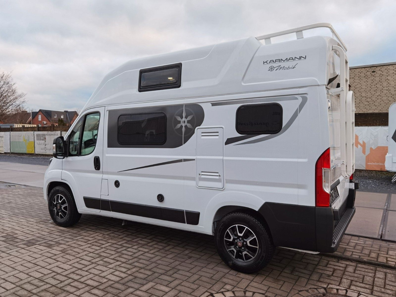 Karmann DEXTER 550 / 140PS / CONCEPT - PAKET & HUBBETT Karmann DEXTER 550 / 140PS / CONCEPT - PAKET & HUBBETT - Campervan: picture 5 Karmann DEXTER 550 / 140PS / CONCEPT - PAKET & HUBBETT Karmann DEXTER 550 / 140PS / CONCEPT - PAKET & HUBBETT - Campervan: picture 5