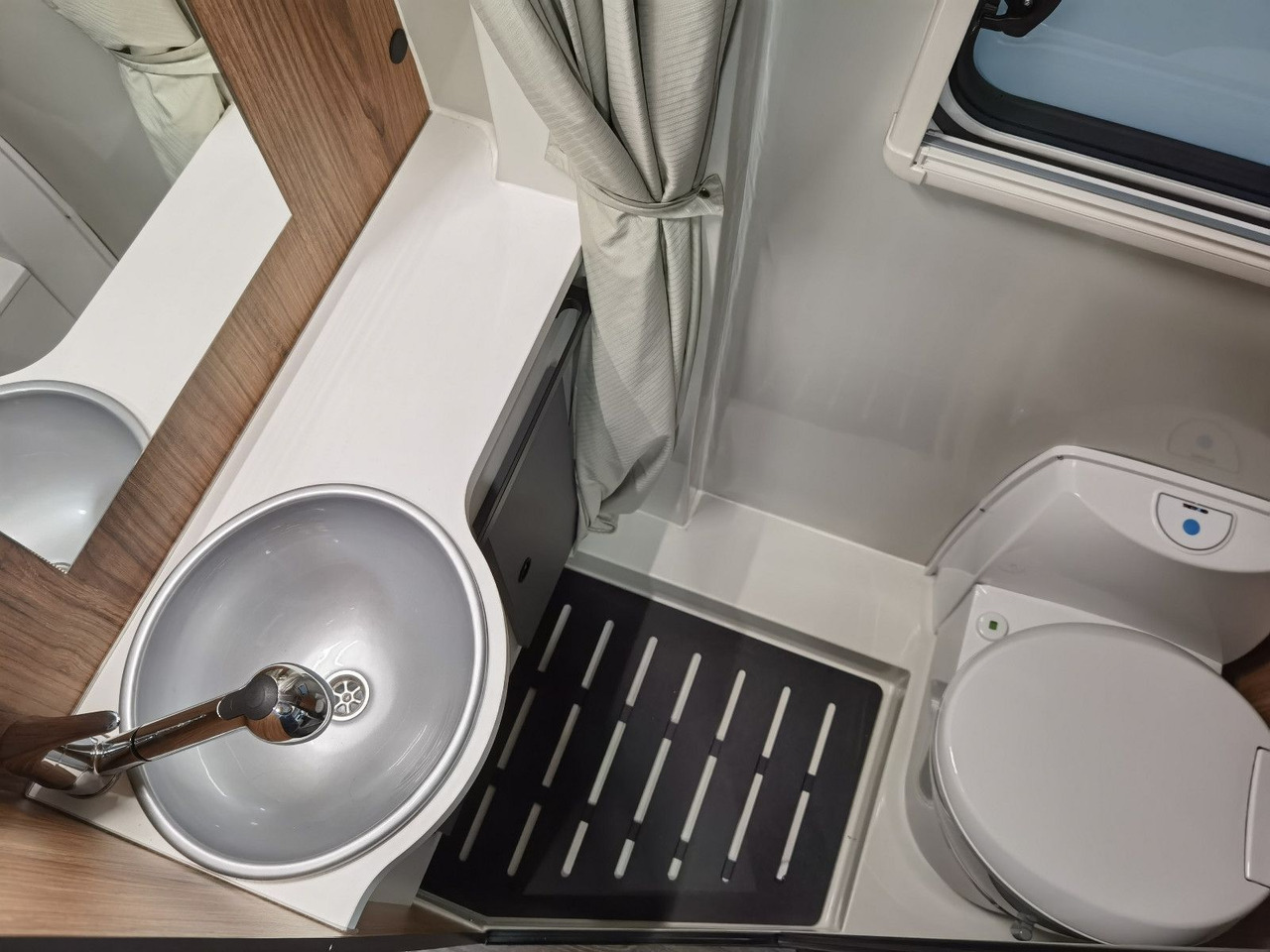 Leasing of  Karmann DEXTER 600 /2026/8G.AUTOM./ EINZELBETTEN  5.99M Karmann DEXTER 600 /2026/8G.AUTOM./ EINZELBETTEN  5.99M: picture 9