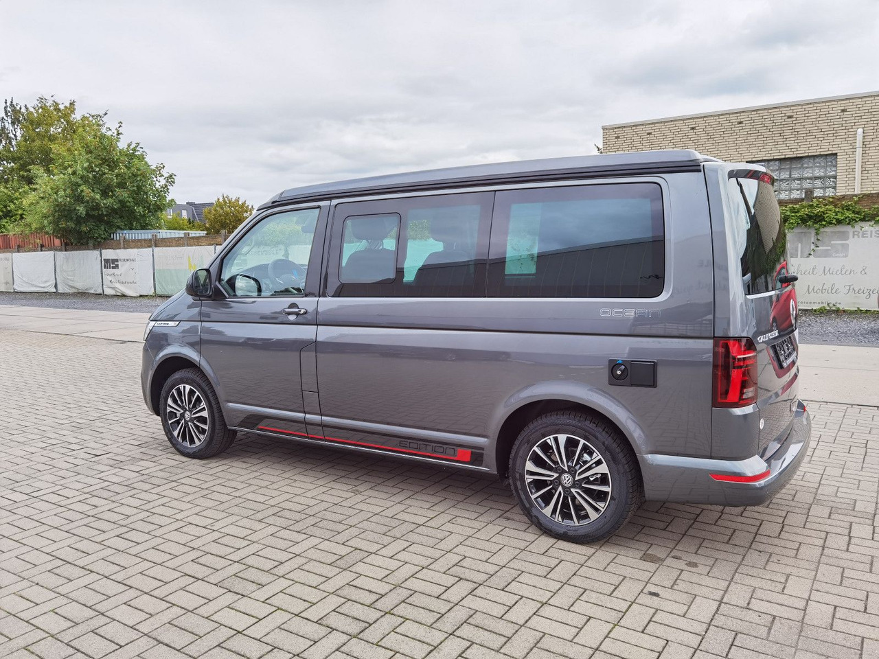 Volkswagen T6.1 CALIFORNIA OCEAN EDITION / DSG / NAVI / ACC - Campervan: picture 5 Volkswagen T6.1 CALIFORNIA OCEAN EDITION / DSG / NAVI / ACC - Campervan: picture 5