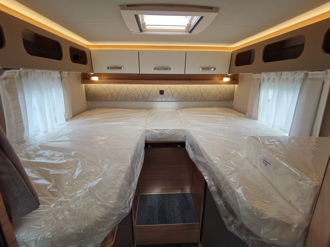 New Semi-integrated motorhome Weinsberg CARACOMPACT 640 MEG EDITION-PEPPER /-MODELL 2025 Weinsberg CARACOMPACT 640 MEG EDITION-PEPPER /-MODELL 2025: picture 18