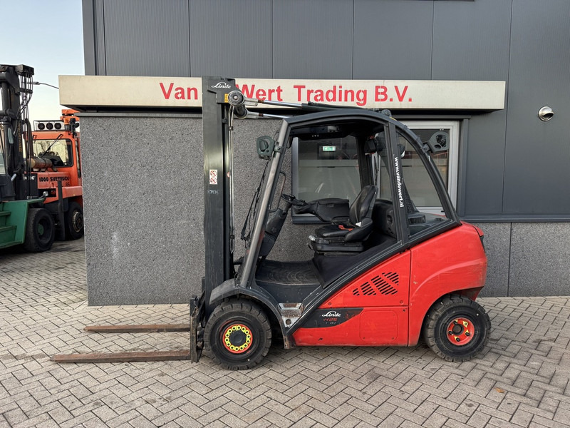 Linde H25D-02 Triplo 550 Freelift / Sideshift / 4e functie VW Diesel 2014 - Diesel forklift: picture 1 Linde H25D-02 Triplo 550 Freelift / Sideshift / 4e functie VW Diesel 2014 - Diesel forklift: picture 1