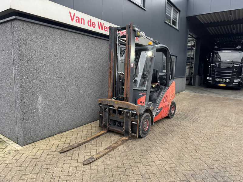 Linde H25T-02 Triplo 550 Freelift / Sideshift / Vorkversteller LPG 2013 - LPG forklift: picture 3 Linde H25T-02 Triplo 550 Freelift / Sideshift / Vorkversteller LPG 2013 - LPG forklift: picture 3