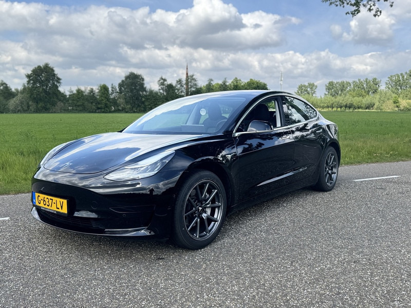 Tesla Model 3 - Saloon car: picture 1 Tesla Model 3 - Saloon car: picture 1