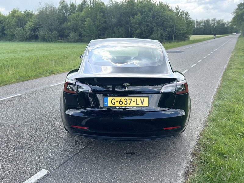 Tesla Model 3 - Saloon car: picture 5 Tesla Model 3 - Saloon car: picture 5