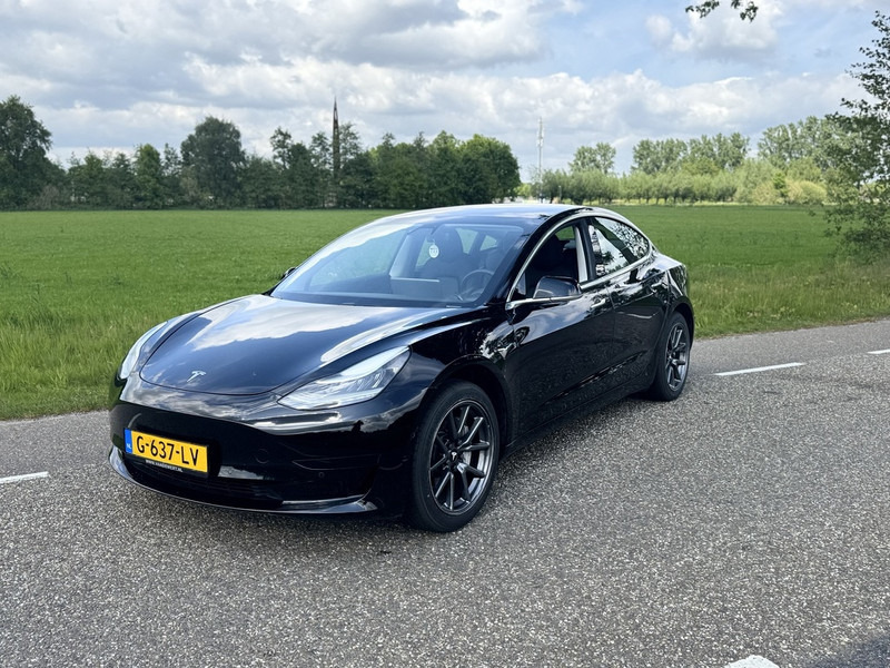 Tesla Model 3 - Saloon car: picture 2 Tesla Model 3 - Saloon car: picture 2