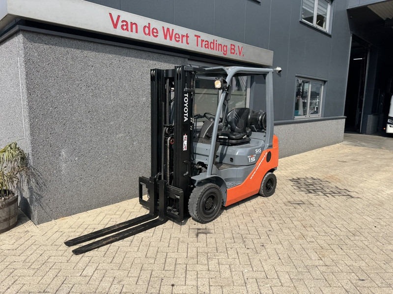 Toyota 02-8FGF18 Triplo 430 Freelift/Sideshift/4e Functie 2013 Lpg - LPG forklift: picture 2 Toyota 02-8FGF18 Triplo 430 Freelift/Sideshift/4e Functie 2013 Lpg - LPG forklift: picture 2